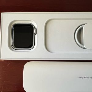 New Apple Watch SE (2nd Gen) GPS + Cellulae